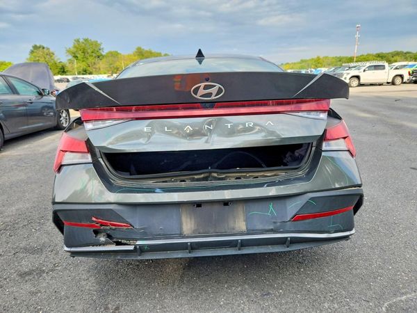 2024 HYUNDAI ELANTRA