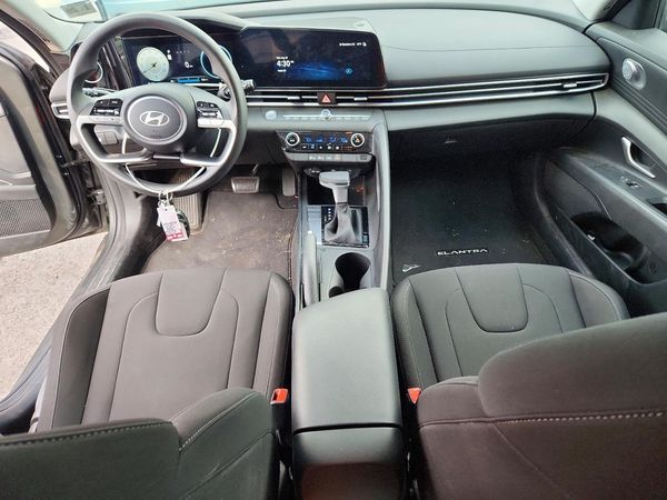 2024 HYUNDAI ELANTRA