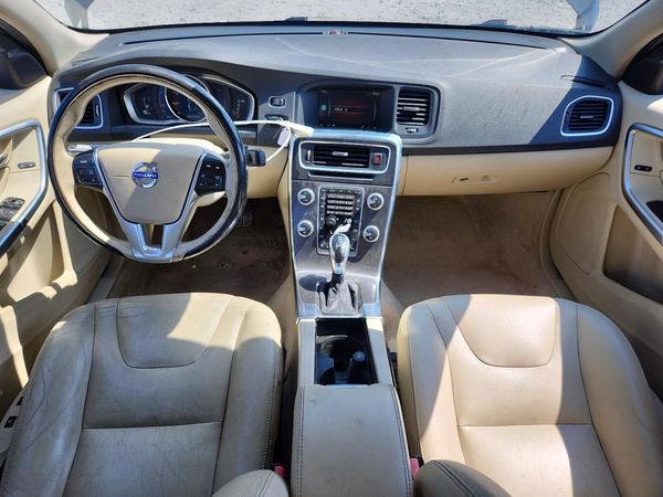 2015 VOLVO S60