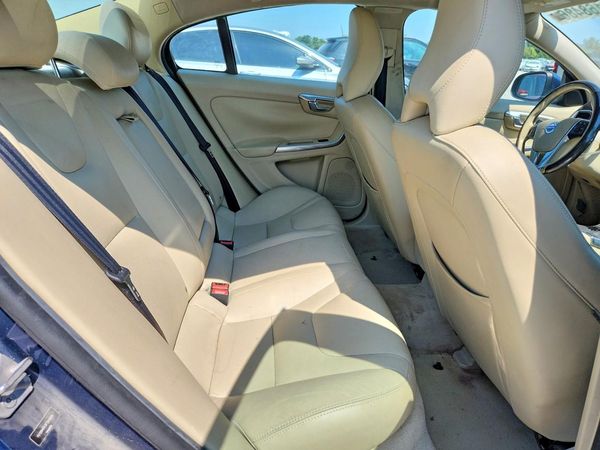2015 VOLVO S60