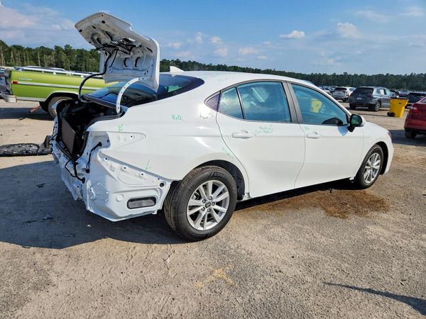 2026 TOYOTA CAMRY