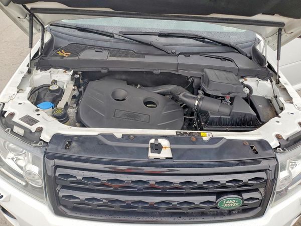 2015 LAND ROVER LR2 SE — Engine bay