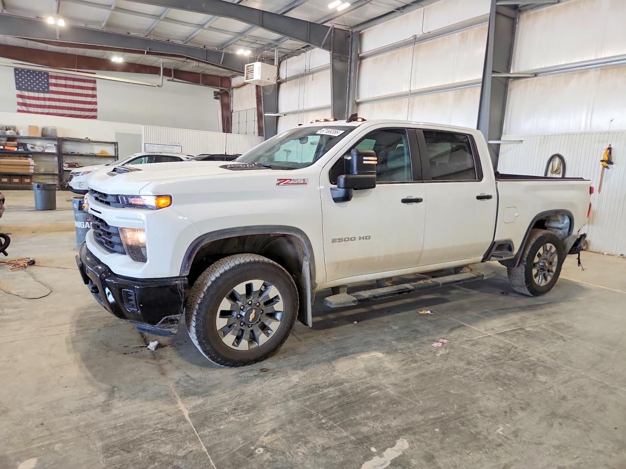 2026 CHEVROLET SILVERADO Custom — Front 3/4