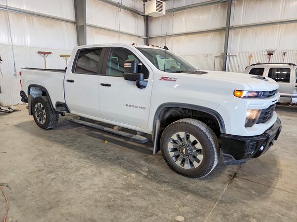 2026 CHEVROLET SILVERADO Custom — Passenger 3/4