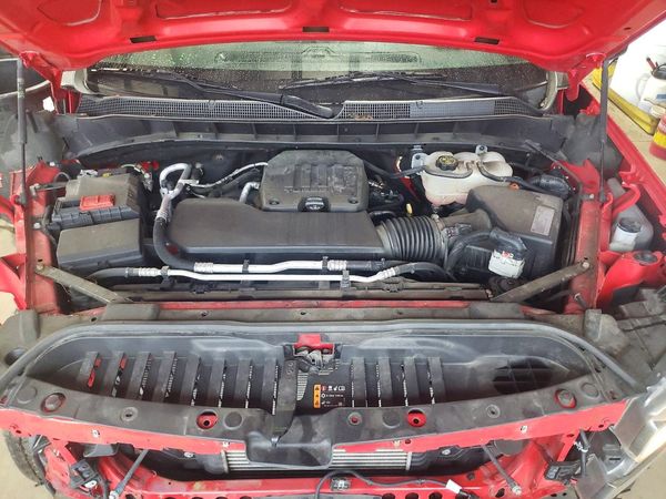 2020 CHEVROLET SILVERADO Custom — Engine bay