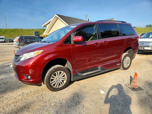 2014 TOYOTA SIENNA