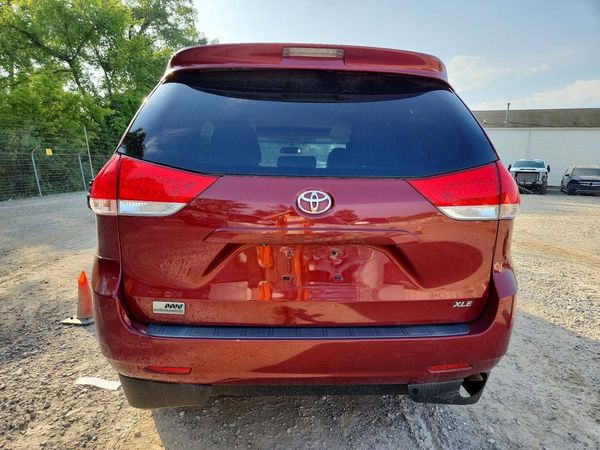 2014 TOYOTA SIENNA