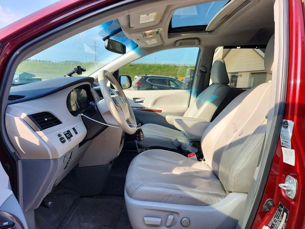 2014 TOYOTA SIENNA