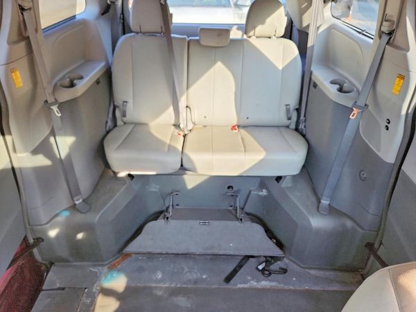 2014 TOYOTA SIENNA