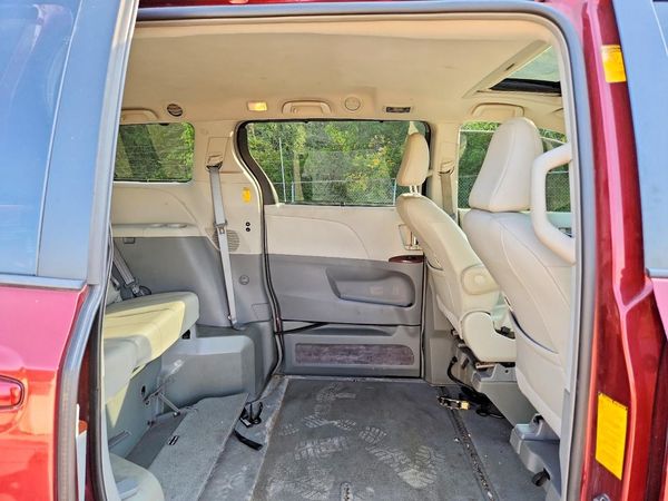2014 TOYOTA SIENNA