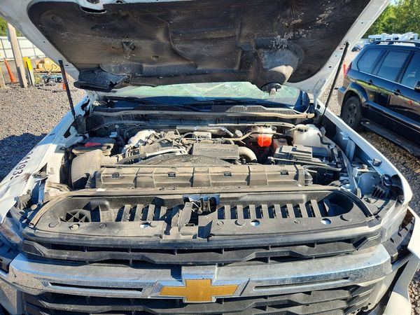 2026 CHEVROLET SILVERADO LT — Engine bay