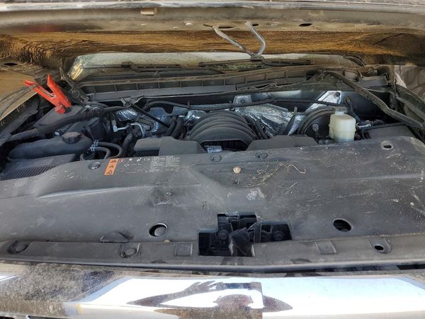 2018 CHEVROLET SILVERADO LTZ — Engine bay