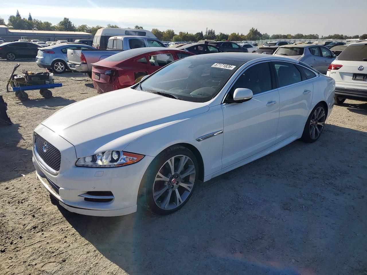 2015 JAGUAR XJ — Front 3/4