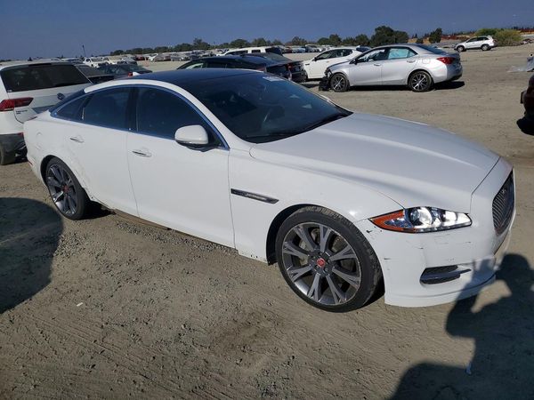 2015 JAGUAR XJ — Passenger 3/4