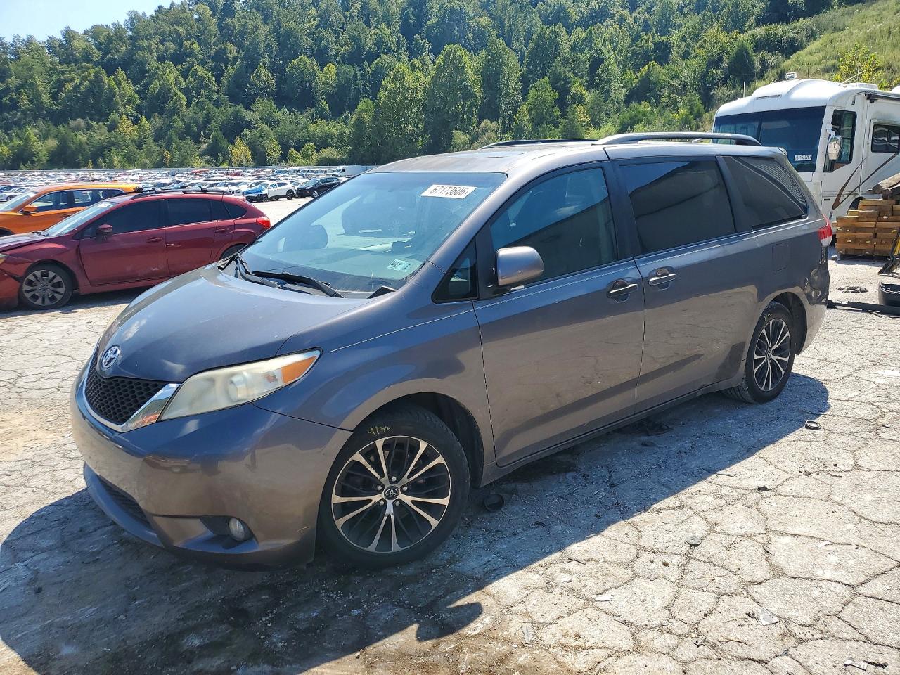 2012 TOYOTA SIENNA