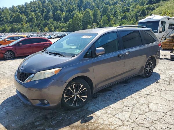 2012 TOYOTA SIENNA