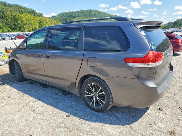 2012 TOYOTA SIENNA