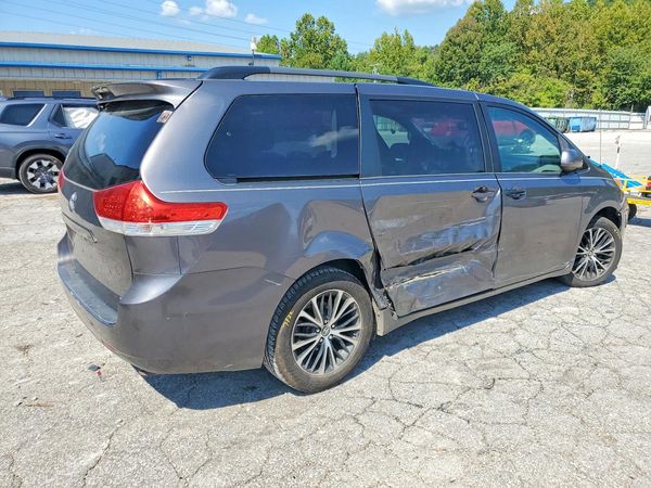 2012 TOYOTA SIENNA