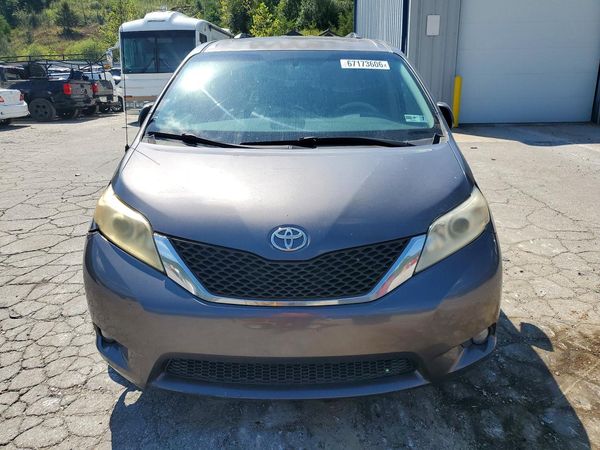 2012 TOYOTA SIENNA
