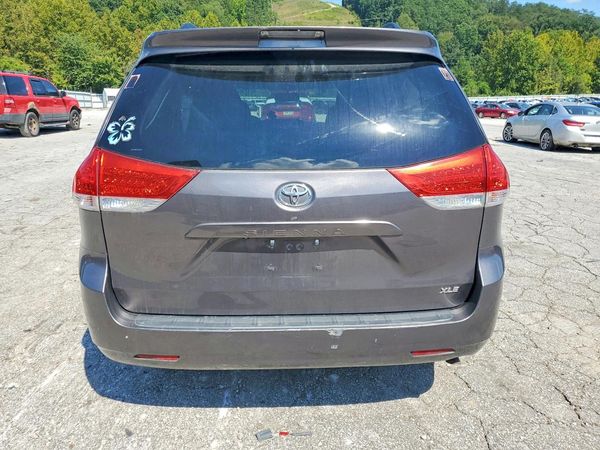 2012 TOYOTA SIENNA