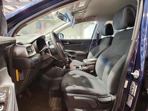 2016 KIA SORENTO L / LX