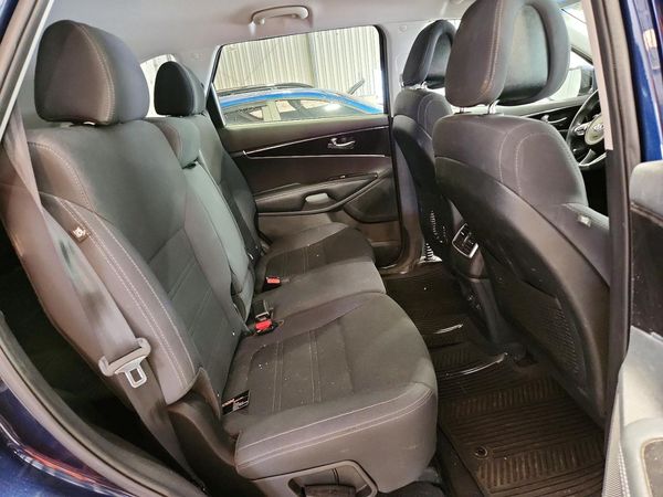 2016 KIA SORENTO L / LX