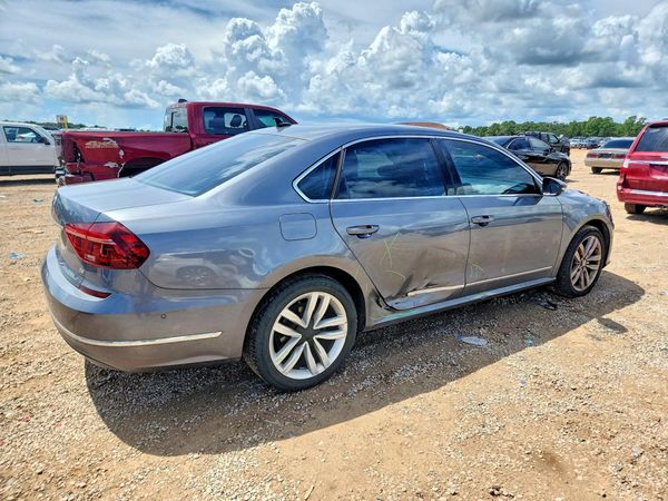 2017 VOLKSWAGEN PASSAT