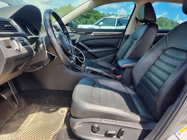 2017 VOLKSWAGEN PASSAT