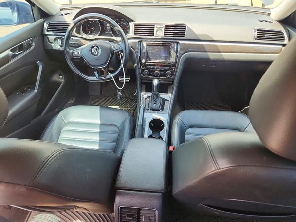 2017 VOLKSWAGEN PASSAT