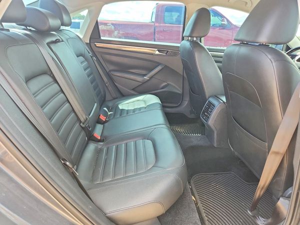 2017 VOLKSWAGEN PASSAT
