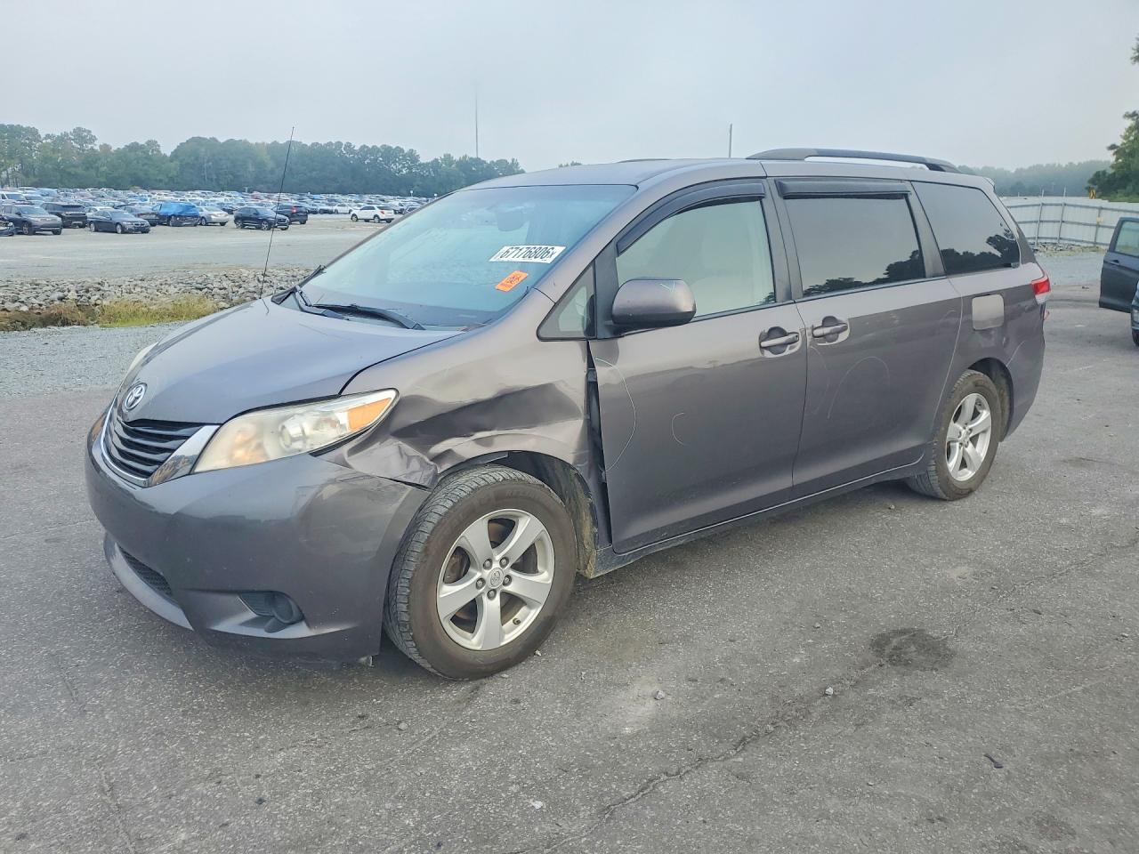 2013 TOYOTA SIENNA
