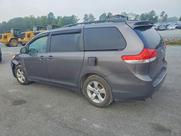 2013 TOYOTA SIENNA