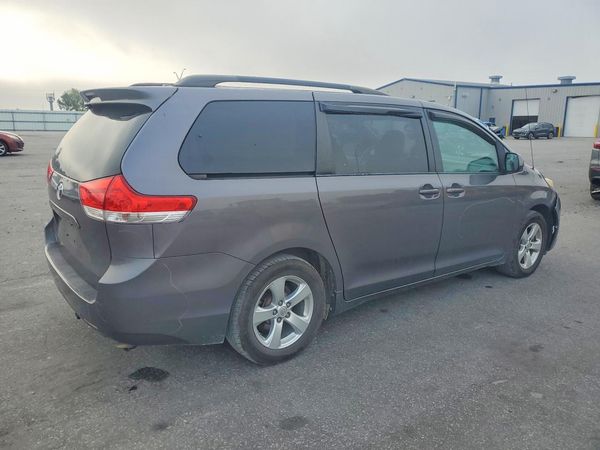 2013 TOYOTA SIENNA