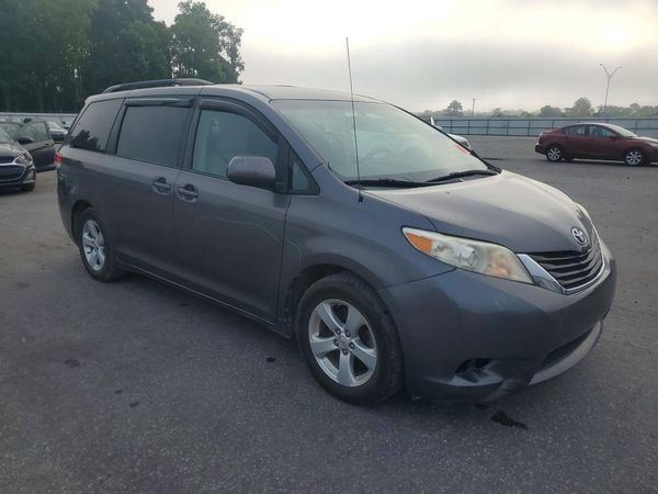 2013 TOYOTA SIENNA