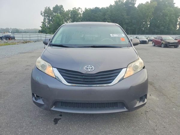 2013 TOYOTA SIENNA