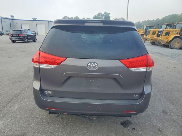 2013 TOYOTA SIENNA