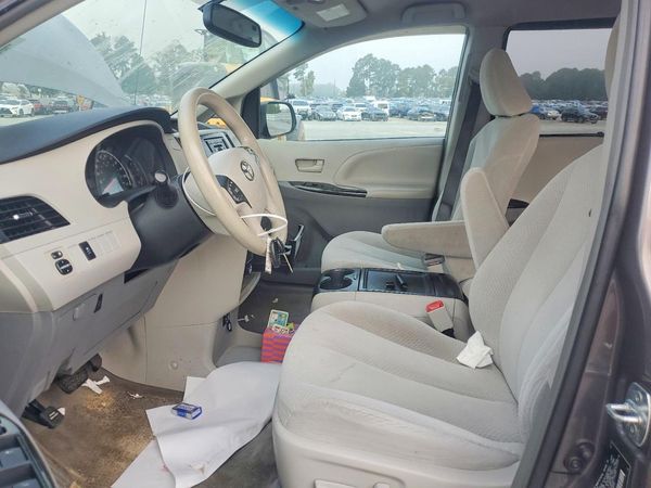 2013 TOYOTA SIENNA