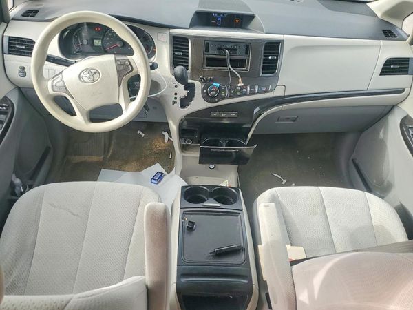 2013 TOYOTA SIENNA