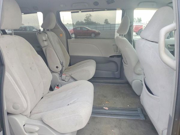 2013 TOYOTA SIENNA