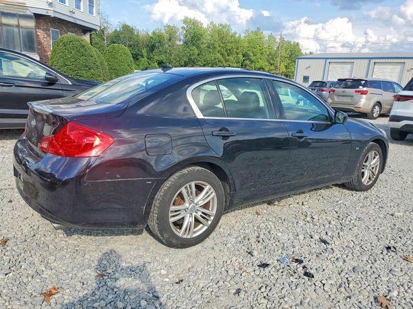 2015 INFINITI Q40