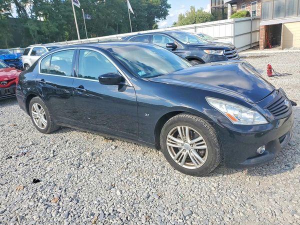 2015 INFINITI Q40