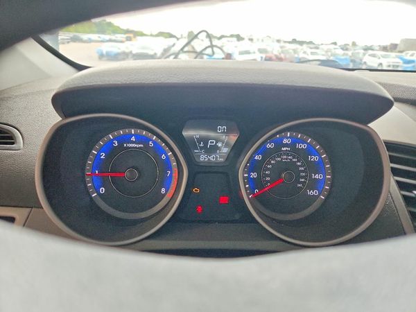 2014 HYUNDAI ELANTRA GLS (Middle)