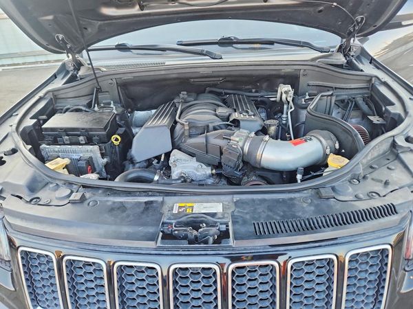 2015 JEEP CHEROKEE SRT — Engine bay