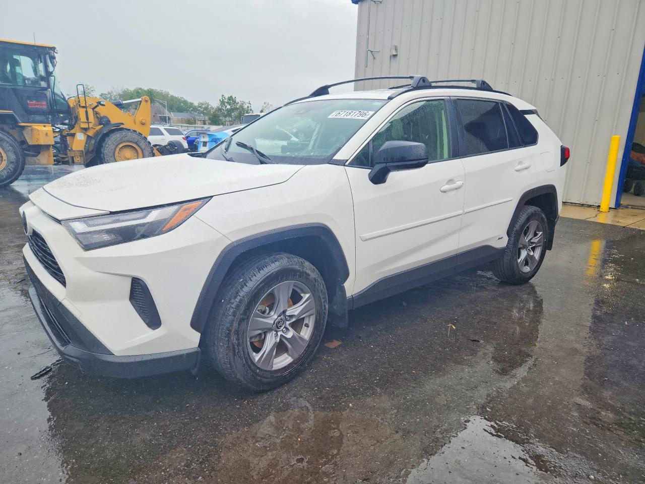 2025 TOYOTA RAV4 LE — Front 3/4