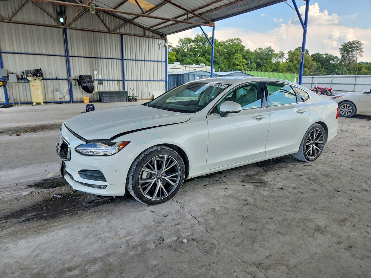 2017 VOLVO S90 Momentum