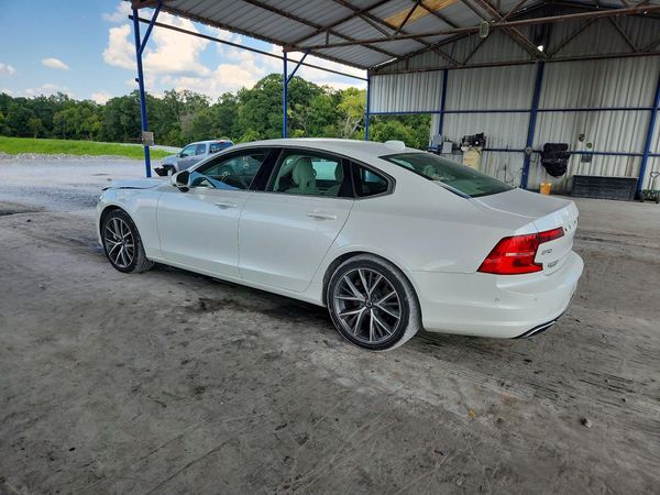 2017 VOLVO S90 Momentum