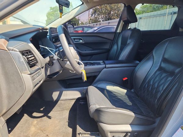2022 NISSAN ROGUE Platinum — DENT