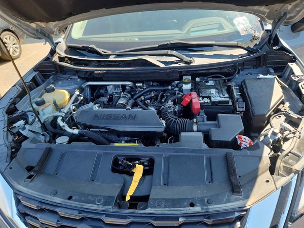 2022 NISSAN ROGUE Platinum — Engine bay