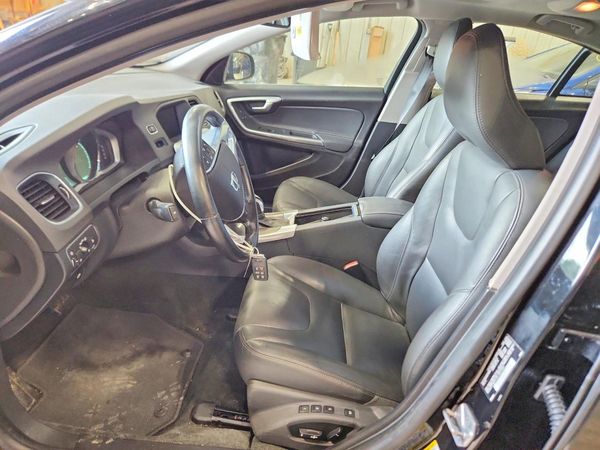 2015 VOLVO S60 Premier+ (non R design)
