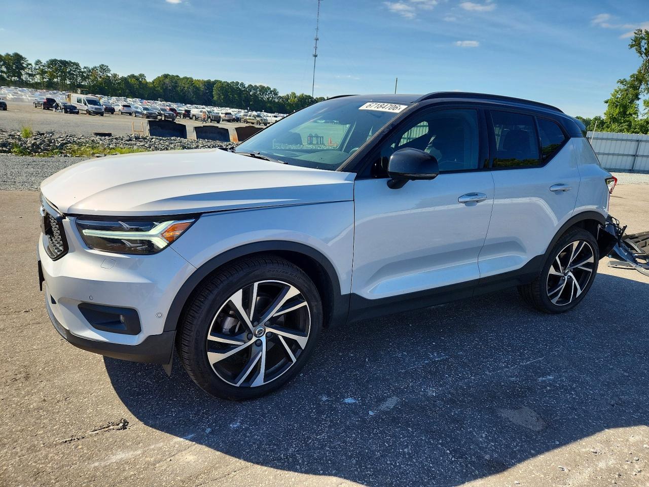 2021 VOLVO XC40